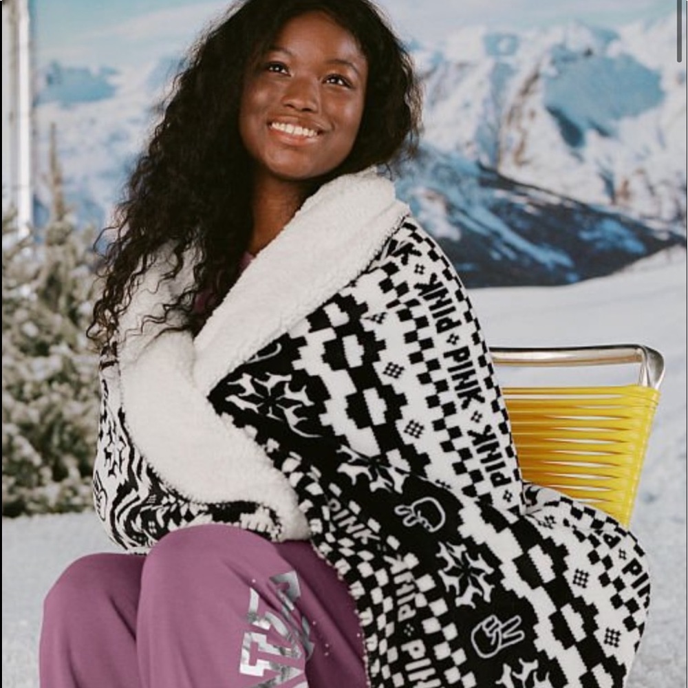 🎄Pink sherpa blanket❄️